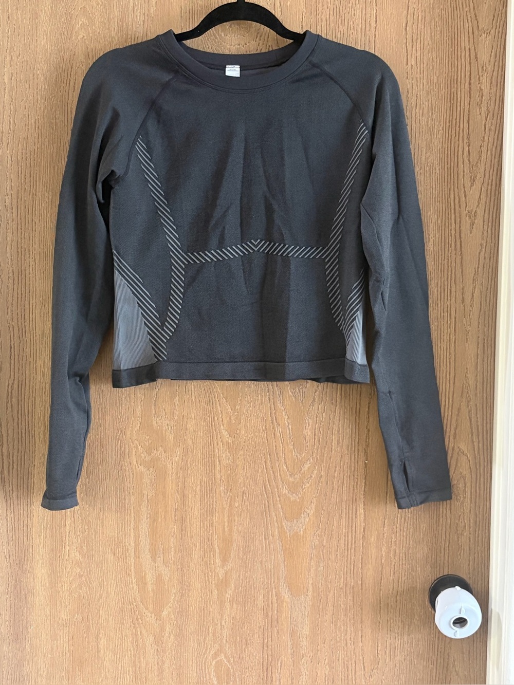 Zella Women's Charcoal Gray Long-Sleeve Athletic Crop Top Thumb holes